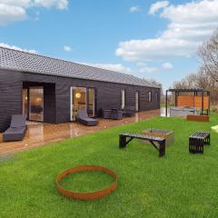 5 Bedroom Nice Home In Hadsund