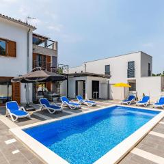 Beautiful Home In Banjole With Kitchen