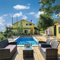 Three-Bedroom Holiday Home In Dicmo