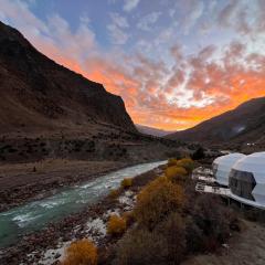 YOLO Outdoors - Riverside Luxury Domes, Jispa