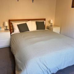 Alkira Cottage - Cozy, Comfortable, and Convenient