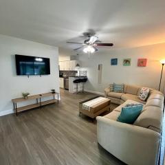2 min walk to beach with free parking at Lauderdale 21-3