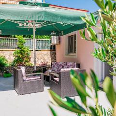 Lovely Apartment In Brodarica With Wifi