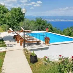 3 Bedroom Cozy Home In Moscenicka Draga