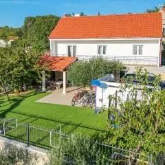 Three-Bedroom Holiday Home In Katuni