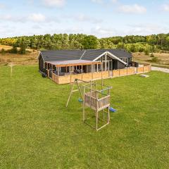 Lovely Home In Ebeltoft With Sauna