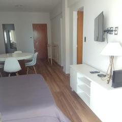 Amplio y luminoso monoambiente a 100 mts del mar