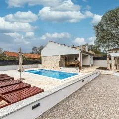 Awesome Home In Lecevica