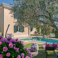 Gorgeous Home In Strada Contesa