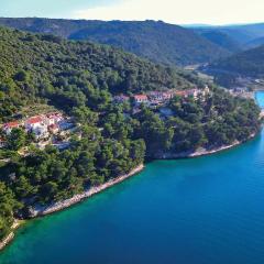 Lovely Home In Pucisca With Jacuzzi