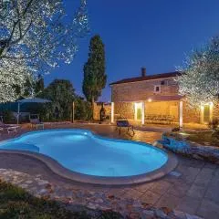 5 Bedroom Cozy Home In Galizana
