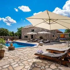 Gorgeous Home In Zelengrad With Kitchen