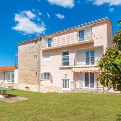 Nice Apartment In Sveti Filip I Jakov