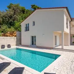 Cozy Home In Mundanije With Wifi