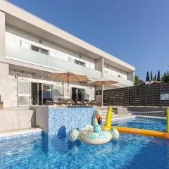 Lovely Home In Srinjine With Jacuzzi