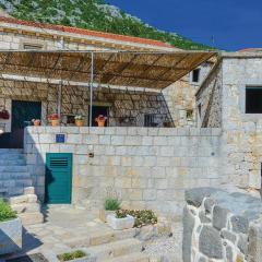 Three-Bedroom Holiday Home In Mrcevo