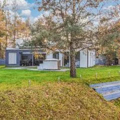Awesome Home In Niwy Ostroleckie