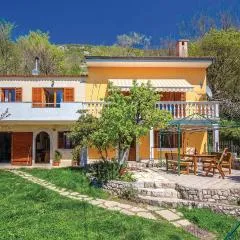 4 Bedroom Cozy Home In Krizisce