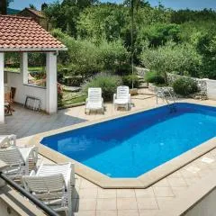 4 Bedroom Cozy Home In Gruda