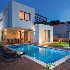 Awesome Home In Okrug Gornji With Sauna