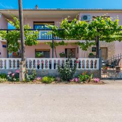 Amazing Apartment In Biograd Na Moru