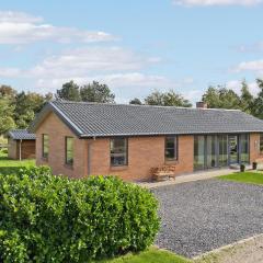 4 Bedroom Stunning Home In Knebel