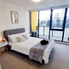 City Retreat with Amazing Views and free Parking
