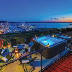 Three-Bedroom Apartment In Kastel Gomilica