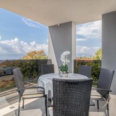 2 Bedroom Cozy Apartment In Kostrena