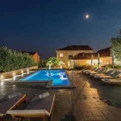 Gorgeous Home In Split