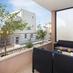 Lovely Apartment In Makarska With Wifi