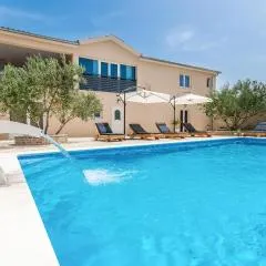 7 Bedroom Awesome Home In Polaca