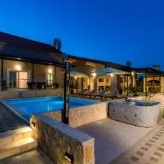 Gorgeous Home In Siveric With Sauna