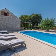 Two-Bedroom Holiday Home In Pakovo Selo