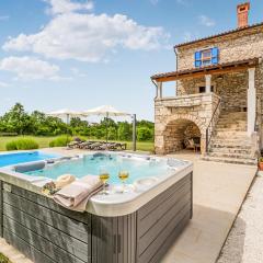 Stunning Home In Brscici