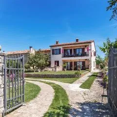 Three-Bedroom Apartment In Vodnjan