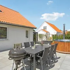 Cozy Home In Asaa With Kitchen