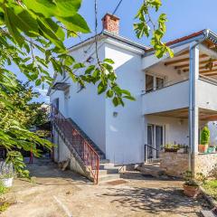 2 Bedroom Gorgeous Apartment In Pula