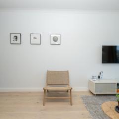 Stylish 1-Full Bedroom Apartment with a separate Living Room, Workspace and Kitchen close to the beach and V&A in Cape Town