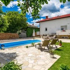 2 Bedroom Amazing Apartment In Drazice
