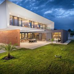 Stunning Home In Liznjan With Wifi
