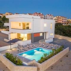 Villa Domenica - Luxury Sea View Apartment with Pool & Hot Tub - 350m to Babe Beach