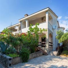 Awesome Apartment In Pinezici With Wifi