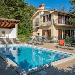 Amazing Home In Plomin With Kitchen