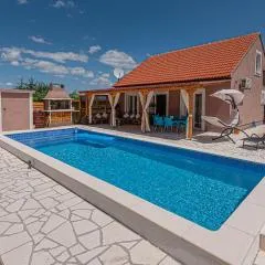 Nice Home In Kaocine - Miljevci