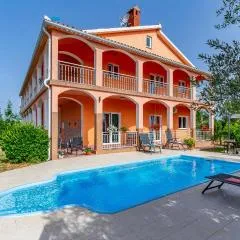 3 Bedroom Amazing Home In Liznjan