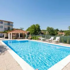 6 Bedroom Pet Friendly Home In Zmijavci
