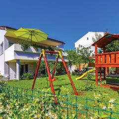 Three-Bedroom Apartment Kastel Kambelovac With Sea View 01