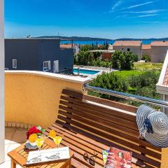 Three-Bedroom Apartment In Kastel Kambelovac