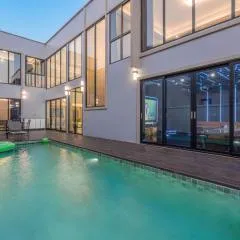 T M L-Jomtien Beach 4 bedrooms - independent swimming pool and KTV